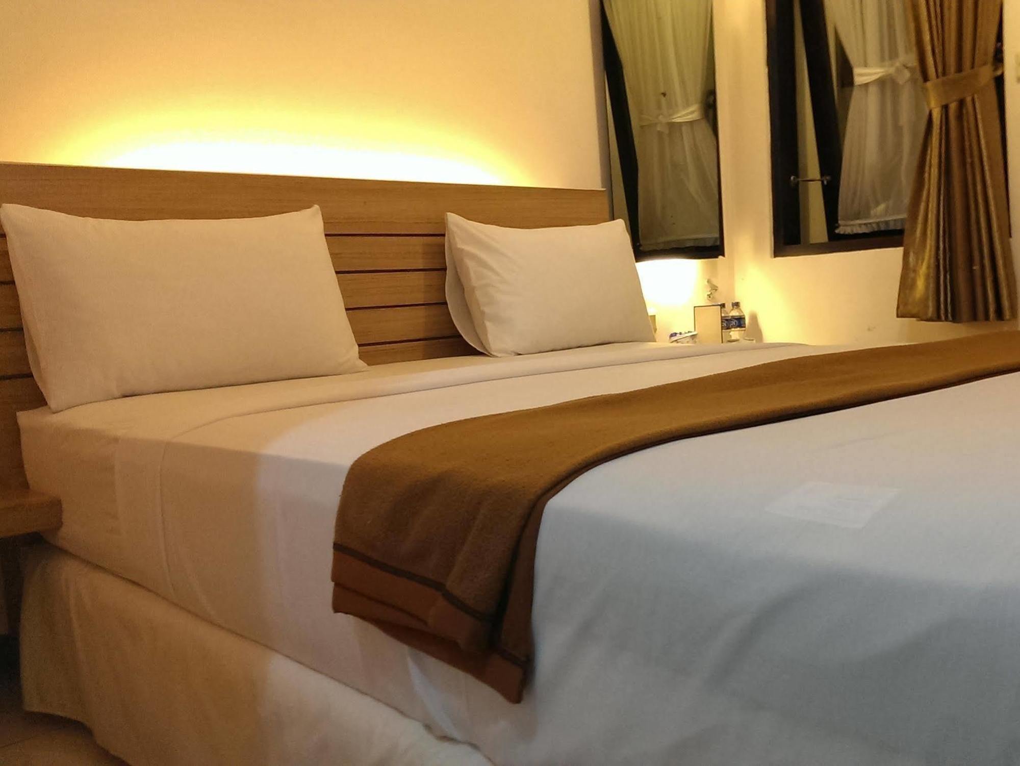 Marciella Hotel Бандунг Екстериор снимка